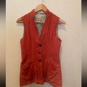 Red vest see description